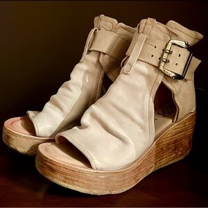 A.S.98 FREE PEOPLE
WOMENS NAYA
CREAM COLOR
6.5
THESE ARE A 37. A 36 is 5.5.